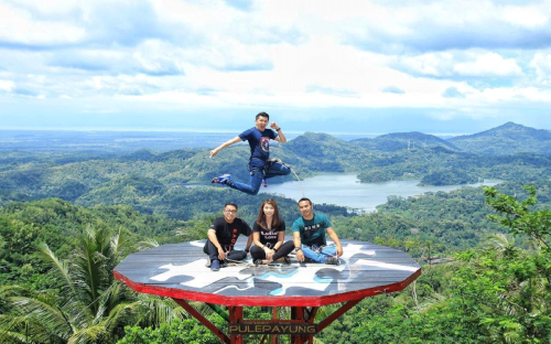 Wisata Alam Bukit Pule Payung: Destinasi Sunrise &amp; Panorama Menakjubkan untuk Keluarga dan Pasangan Romantis
