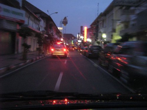 Braga Culinary Night Bandung untuk Keluarga: 7 Cara Menikmati Malam di Jalan Braga Tanpa Ribet