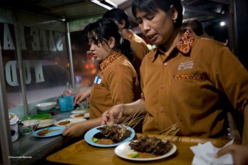 Sarapan Keluarga Cirebon di Jalan Siliwangi: Rute Pagi ke Pasar Kanoman, Empal Gentong, dan Spot Jajan Anak