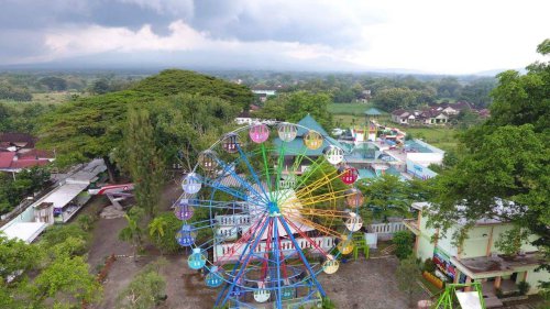 1. Taman Wisata Umbul, 2. Situs Nglambangan, 3. Waduk Kedungbrubus, 4. Sun City Water and Theme Park, 5. Dumilah Water Park, 6. Masjid Kuno Kuncen, 7. Wana Wisata Grape, 8. Air Terjun Krecekan Denu, 9. Air Terjun Serondo, 10. Monumen Kresek, Top 10+ Tempat Wisata di Madiun yang harus Dikunjungi