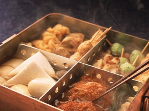 1. Dorayaki, 2. Oden, 3. Takoyaki, 4. Dango, 5. Okonomiyaki, 6. Onigiri, 7. Ramen, 8. Yakitori, 9. Taiyaki, 10. Mochi, Top 10+ Jajanan Khas Jepang yang Paling Enak dan Populer
