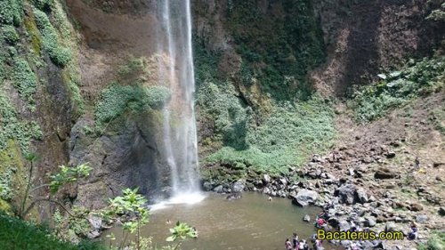 1. Curug Maribaya, 2. Curug Cimahi, 3. Curug Tilu Leuwi Opat, 4. Curug Dago, 5. Curug Batu Templek Bawah, 6. Curug Bugbrug, 7. Curug Malela, 8. Curug Panganten Pangalengan, 9. Curug Cilengkrang, 10. Curug Penganten, Top 10+ Tempat Wisata Air Terjun di Bandung dan Sekitarnya