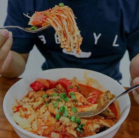 Top 10+ Kuliner Seblak di Bandung yang Pedas &amp; Enak Banget