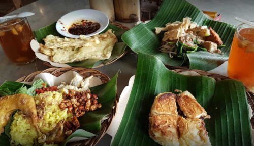 Inilah 10 Tempat Makan yang Hits Banget di Dago, Bandung