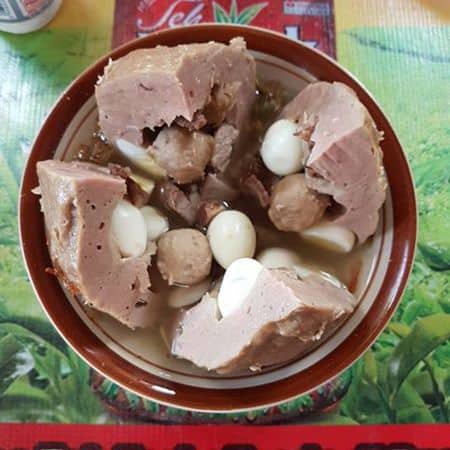 1. Bakso Arema, 2. Bakso Amat, 3. Bakso Binaria, 4. Bakso Anjar Family, 5. Bakso Mas Sabar, 6. Bakso Mataram Pondok Madukoro, 7. Bakso Methodist H. Siran, 8. Bakso Pak Dhe, 9. Bakso Putri Pajak Petisah, 10. Bakso Lebong, Lagi di Medan? Yuk, Kunjungi 10 Bakso Enak di Medan Ini!