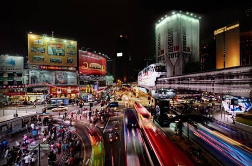 1. Bukit Bintang, 2. Petaling Street, 3. Kasturi Walk, 4. Chow Kit Market, 5. Kenanga Wholesale City, 6. Sungei Wang Plaza, 7. Prangin Mall, 8. Queensbay Mall, 9. Johor Bahru City Square, 10. Suria KLCC, Top 10+ Tempat Belanja di Kuala Lumpur yang Harus Dikunjungi