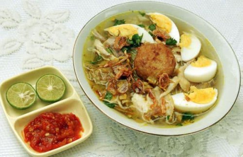 1. Soto Banjar, 2. Patin Baubar, 3. Nasi Kuning Banjar, 4. Mandai, 5. Gangan Paliat, 6. Ketupat Kandangan, 7. Iwak Karing Sapat, 8. Nasi Itik Gambut, 9. Sate Tulang, 10. Lontong Orari, Yuk, Cobain 10 Makanan Khas Banjarmasin yang Mantap Ini!