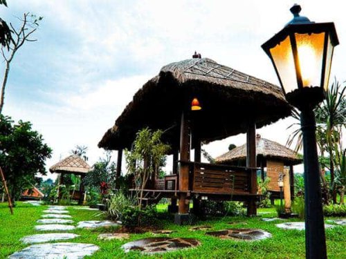 1. Alam Wisata Cimahi, 2. Warung Nasi Ampera, 3. Kafe Kupu-kupu, 4. Ramen Aboy, 5. Dapur Kraton, 6. Mymo Mie Baso Ceker, 7. Warung Rizky, 8. Rumah Makan Kiambang Raya, 9. Hashi Ramen, 10. Kedai Belly Boom, Top 10+ Tempat Makan Enak di Cimahi yang Harus Dicoba