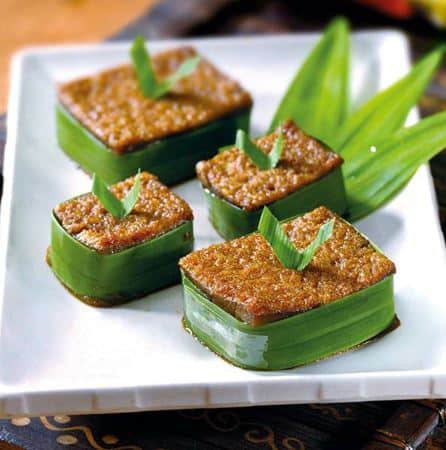 1. Tili Aya, 2. Apang Colo (Apangi), 3. Popolulu, 4. Karawo, 5. Kue Tobu&rsquo;u, 6. Pia Saronde, 7. Lalampa, 8. Kue Cara Isi, 9. Popaco, 10. Sabongi, Inilah 10 Kue Khas Gorontalo yang Harus Kamu Coba!