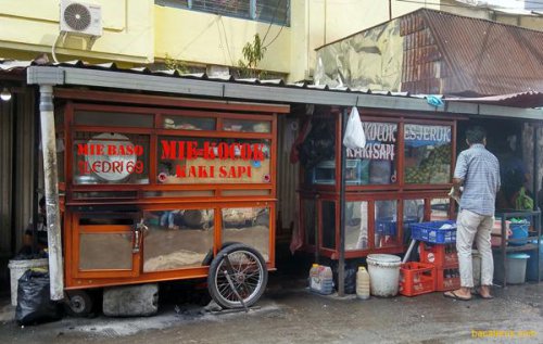 Kocok Perutmu di Mie Baso dan Mie Kocok Sledri 69