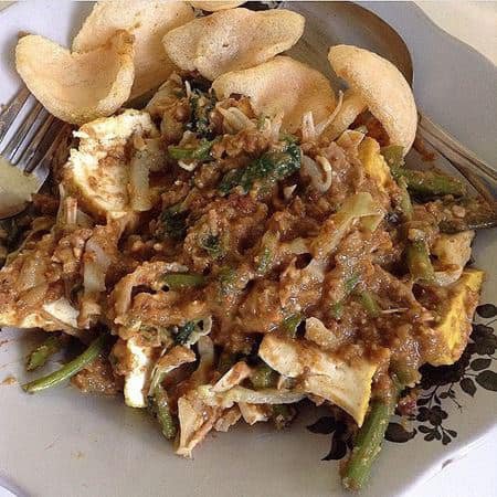 Top 10+ Tempat Makan Lotek dan Karedok Paling Enak di Bandung