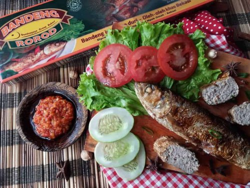1. Bandeng Rorod, 2. Kue Biji Ketapang, 3. Kue Duit, 4. Kue Akar Kelapa, 5. Kue Kembang Goyang Wijen, 6. Kue Dongkal, 7. Kue Rangi, 8. Kue Jalabia, Catat! Inilah 8 Oleh-Oleh Khas Bekasi yang Wajib Dibeli