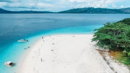 1. Pulau Molana, 2. Benteng Amsterdam Hila, 3. Pantai Pintu Kota, 4. Goa Hawang, 4 Tempat Wisata di Ambon yang Indah dan Menenangkan