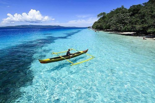 1. Pantai Liang, 2. Pantai Lubang Buaya Morella, 3. Pantai Pasir Panjang, 4. Banteng Belgica, 5. Istana Mini, 6. Rumah Pengasingan Bung Hatta, 7. Gunung Banda Api, 8. Pantai Ora, 9. Pulau Bair, 10. Pulau Kasa, 11. Pulau Hatta, 12. Gunung Binaiya, 13. Pantai Ngurtafur, 14. Air Terjun Hoko, 15. Taman Nasional Manusela, Top 10+ Tempat Wisata di Maluku yang Bikin Susah Move On