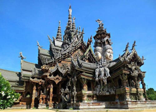 1. Kebun Raya Tropis Nong Nooch, 2. Sanctuary of Truth, 3. Wat Phra Khao Yai, 4. Taman TreeTop Adventure, 5. Four Regions Floating Market, 6. Koh Larn (Pulau Karang), 7. Wat Yansangwararam, 8. Pantai Pattaya, Top 8+ Tempat Wisata di Pattaya yang Banyak Dikunjungi Wisatawan