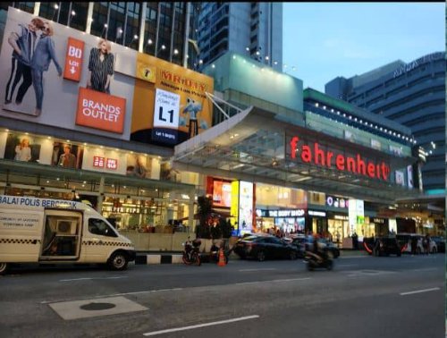 Top 9+ Tempat Belanja Oleh-Oleh di Kuala Lumpur yang Populer