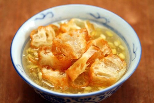 1. Bubur Gunting, 2. Mie Tiaw, 3. Rujak Ebi, 4. Mie Kering, 5. Bubur Paddas, 6. Bubur Tahu, 7. Es Nona, 8. Choi Pan, 9. Bubur Babi, Yummy! Ini 9 Makanan Khas Singkawang yang Nagih Banget
