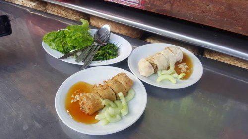 1. Lumpia, 2. Bandeng Presto, 3. Wingko Babat, 4. Tahu Baxo Ibu Pudji, 5. Kaos Costa Brava van Java, 6. Moaci Wijen, 7. Brillian Super Cake, 8. Roti Ganjel Rel, 9. Batik Semarangan, 10. Tumpi, Top 10+ Rekomendasi Oleh-Oleh yang Wajib Dibeli di Semarang