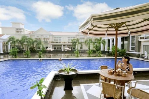 1. The Adhiwangsa Hotel, 2. The Alana Solo, 3. Pandawa Water World, 4. Best Western Premier Solo Baru, 5. Kolam Renang Muslimah Isyka, 6. Pools Paragon Hotel and Residences, 7. Kolam Renang Kora-Kora, 8. Kolam Renang Tirtomoyo Manahan, 9. Lorin Solo Hotel, 10. Bengawan Sport Centre, Inilah 10 Kolam Renang di Solo yang Asyik untuk Liburan
