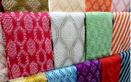1. Jaket Kulit, 2. Batik Garutan, 3. Kain Tenun Sutera, 4. Kerajinan dari Akar Wangi, 5. Sepatu Kulit, 6. Jeruk Garut, 7. Kerupuk Kulit Sapi, 8. Chocodot, 9. Ladu Malangbong, 10. Dodol Garut Aneka Rasa, Top 10+ Oleh-Oleh khas Garut yang Wajib untuk Dibawa Pulang