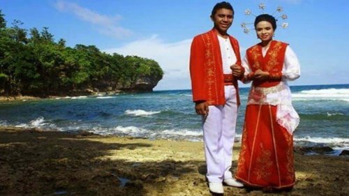 1. Baju Cele / Salele, 2. Kebaya Putih Tangan Panjang, 3. Baju Lengan Panjang dan Kebaya Hitam Gereja, 4. Baju Baniang Putih, 5. Kebaya Dansa, 6. Baju Nona Rok, Top 6+ Baju Adat Maluku dan Waktu yang Tepat untuk Menggunakannya
