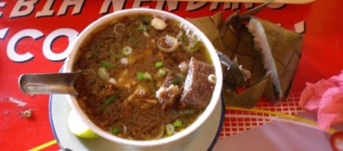 1. Coto Makassar, 2. Konro, 3. Pallu Kacci, 4. Sop Ubi, 5. Juku Palu Ce&rsquo;la, 6. Mie Titi, 7. Nasu Palekko, 8. Es Pisang Ijo, 9. Pisang Epe, 10. Es Pallu Butung, Inilah 10 Makanan Khas Bugis yang Bisa Bikin Ketagihan