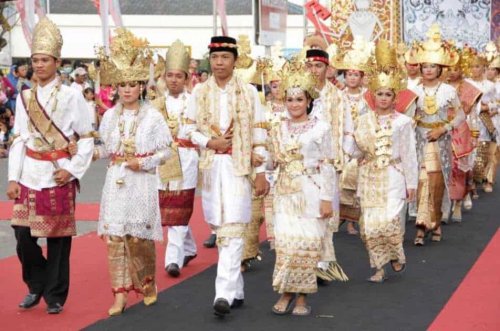 4 Pakaian Adat Maluku Utara dan Aturan Menggunakannya