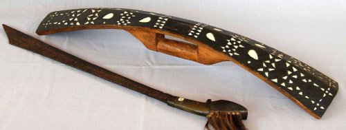 Senjata Perang, Simbol Pemerintahan Kota Ambon, Pelengkap Tarian Cakalele, Tidak untuk Berperang, Butuh Keahlian Khusus untuk Memakainya, Perbedaan dengan Tombak, Inilah Senjata Tradisional Maluku Beserta Makna &amp; Fungsinya