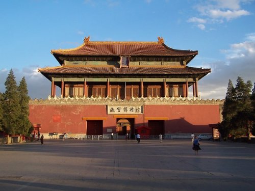 1. Kota Terlarang, 2. Tembok Besar Tiongkok, 3. Lapangan Tiananmen, 4. Kuil Surga, 5. Istana Musim Panas, 6. Kuil Yonghe, 7. Museum Capital, 8. Taman Beihai, 9. Kebun Binatang Beijing, 10. Museum Nasional Tiongkok, Top 10+ Tempat Wisata di Beijing yang Menarik untuk Dikunjungi