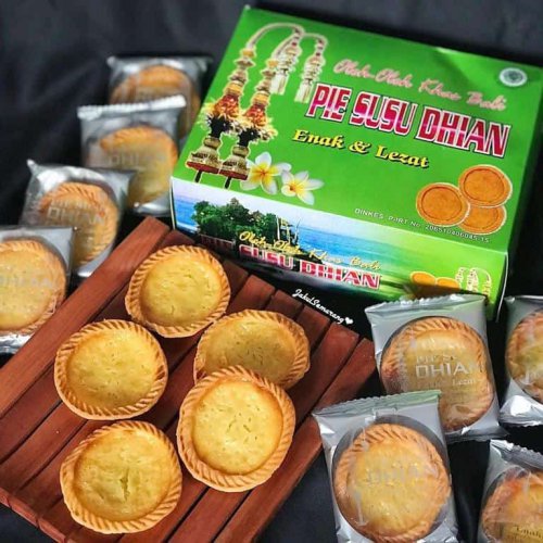 1. Pie Susu, 2. Pia/Bakpia, 3. Laklak, 4. Jaje Injin, 5. Pisang Rai, 6. Kaliadrem, 7. Bendu, 8. Jaje Cerorot, 9. Jaje Bantal, 10. Jaje Klepon, Inilah 10 Kue Khas Bali yang Enak dan Layak Dicoba