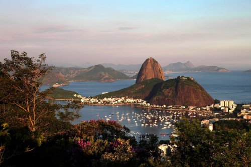 1. Sugar Loaf, 2. Cristo Redentor, 3. Karnaval Rio de Janeiro, 4. Air Terjun Iguazu, 5. Copacabana, 6. Hutan Hujan Amazon, 7. Pelourinho, 8. Pantai Pernambuco, 9. Belo Horizonte, 10. Museum Kesenian Sao Paulo, Top 10+ Tempat Wisata di Brazil yang Menarik untuk Dikunjungi