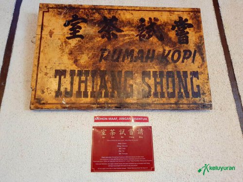 Menu di Warung Kopi Purnama, Harga Makanan dan Minuman, Suasana di Warung Kopi Purnama, Lokasi dan Jam Operasional, Warung Kopi Purnama, Tempat Ngopi Legendaris di Bandung
