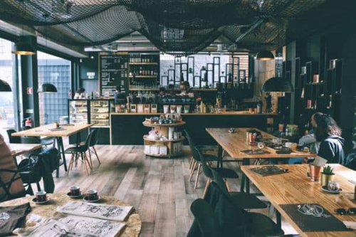 1. Cari Informasi Dulu, 2. Memilih Tempat Duduk dan Menu, 3. Menunggu Pesanan, 4. Menikmati Pesanan dan Menyelesaikannya, Mau Ngafe? Baca Panduan Cara Memesan Makanan di Cafe Ini