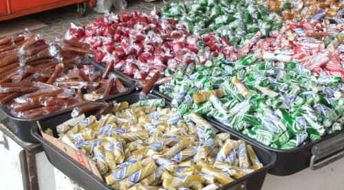 1. Dodol Garut, 2. Dorokdok, 3. Burayot, 4. Ladu Malangbong, 5. Pindang Ikan, 6. Chocodot, 7. Sambal Cibiuk, 8. Moring, 9. Baso Aci, 10. Ceprus, Yuk, Cicipi 10 Makanan Khas Garut yang Enak dan Unik Banget!