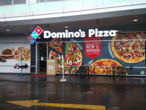 Cara Pesan Domino&rsquo;s Pizza di Restoran