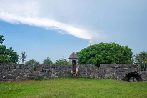 1. Benteng Speelwijk, 2. Keraton Surosowan, 3. Masjid Agung Banten, 4. Gunung Pinang, 5. Gunung Pilar, 6. Pantai Anyer, 7. Pulau Lima, 8. Pulau Sangiang, 9. Farm Bukit Waruwangi, 10. Rumah Hutan Cidampit, Top 10+ Tempat Wisata di Serang yang Populer dan Hits Banget!