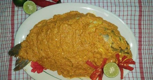 1. Ikan Mas Naniura, 2. Arsik, 3. Sayur Gurih Tauco, 4. Daun Ubi Tumbuk, 5. Mie Gomak, 6. Saksang, 7. Bubur Pedas, 8. Manuk Napinadar, 9. Bika Ambon, 10. Kolak Durian, Top 10+ Makanan Khas Sumatera Utara yang Unik dan Patut Dicoba