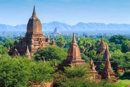 1. Bagan, 2. Pagoda Golden Rock, 3. Pagoda Shwedagon, 4. Mrauk U, 5. Danau Inle, 6. Taung Kalat, 7. Ngapali, 8. Shwenandaw Monastery, 9. Irrawaddy River Cruise, 10. Pagoda Shwemawdaw, Top 10+ Rekomendasi Tempat Wisata di Myanmar yang Paling Populer