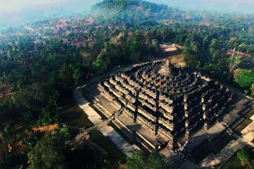 1. Candi Borobudur, 2. Candi Plaosan, 3. Candi Arjuna, 4. Candi Mendut, 5. Candi Sukuh, 6. Candi Gedong Songo, 7. Candi Cetho, 8. Candi Pawon, 9. Candi Kethek, 10. Candi Pringapus, Mau Wisata Sejarah? Kunjungi 10 Candi di Jawa Tengah Ini