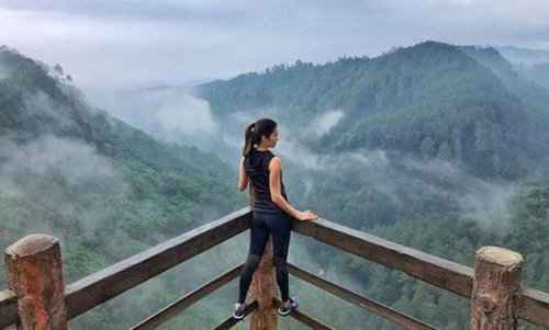 Menikmati Wisata Alam dari Ketinggian Tebing Keraton Bandung