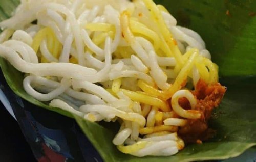 1. Mie Pentil, 2. Mie Des, 3. Mie Lethek, 4. Kue Adrem, 5. Kue Geplak, 6. Gathot, 7. Sate Klathak, 8. Peyek Tumpuk, 9. Gudeg Manggar, 10. Karangan, Top 10+ Makanan Khas Bantul dengan Cita Rasa Tradisional