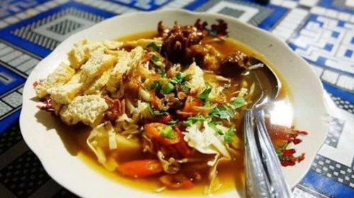 1. Lontong Kubryuk, 2. Opor Panggang, 3. Blenyik, 4. Bakso Bambu Runcing, 5. Soto Jepara, 6. Pindang Serani, 8. Singit Khas Jepara, 8. Sup Udang, 9. Sambal Samtis, 10. Sayur Betik, Top 10+ Makanan Khas Jepara yang Enak dari Seafood dan Daging