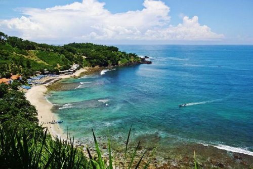 1. Pantai Menganti, 2. Pantai Lampon, 3. Pantai Bopong, 4. Pantai Wedi Putih, 5. Pantai Pecaron, 6. Pantai Gebyuran, 7. Pantai Pedalen, 8. Pantai Watu Bale, 9. Pantai Karang Agung, 10. Pantai Logending, Top 10+ Pantai di Kebumen yang Indah Berlatar Alam Nan Eksotis