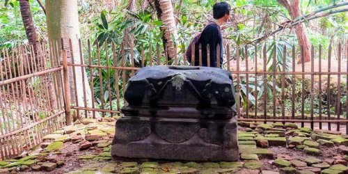 1. Masjid Agung Gedhe Kauman, 2. Masjid Al Fatih Kepatihan Solo, 3. Situs Kerto, 4. Masjid Kotagede, 5. Kitab Sastra Gending, 6. Masjid Pathok Negara Sulthoni Plosokuning, 7. Pasar Legi Kotagede, 8. Pertapaan Kembang Lampir, 9. Meriam Segara Wana dan Syuh Brata, 10. Masjid Agung Surakarta, Top 10+ Peninggalan Kerajaan Islam Mataram yang Masih Bertahan