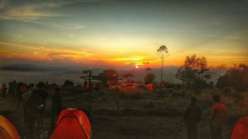 Spot Menarik, Fasilitas, Harga Tiket Masuk dan Jam Operasional, Alamat dan Akses Transportasi, Penginapan Sekitar Gunung Burangrang, Yuk, Latihan Mendaki di Gunung Burangrang Bandung!