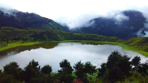 1. Telaga Dringo, 2. Kawah Candradimuka, 3. Curug Pitu, 4. Candi Arjuna, 5. Sungai Serayu, 6. Anglir Mendung, 7. Curug Pundung Sewu, 8. Surya Yudha Park, 9. Kawah Sikidang, 10. Taman Rekreasi Margasatwa Serulingmas, Inilah 10 Destinasi Wisata Menarik di Banjarnegara