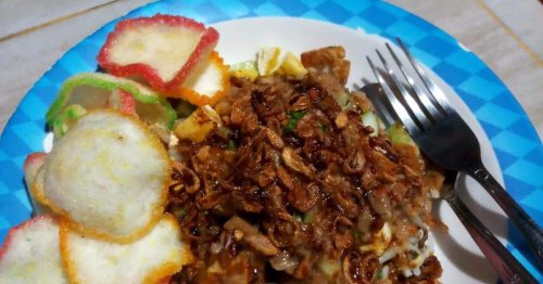 1. Nasi Lengko, 2. Ketan Pecok, 3. Telur Asin, 4. Kerupuk Tulang Bandeng, 5. Kupat Glabed, 6. Soto Brebes, 7. Kepiting Soka, 8. Sate Blengong, 9. Crispy Ikan Serinding, 10. Rujak Belut, Top 10+ Makanan Khas Brebes untuk Para Pencinta Kuliner