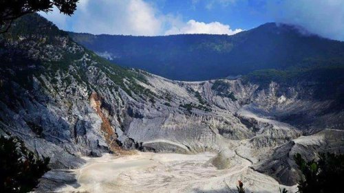 Tangkuban Perahu, Wisata Alam dari Legenda Sangkuriang