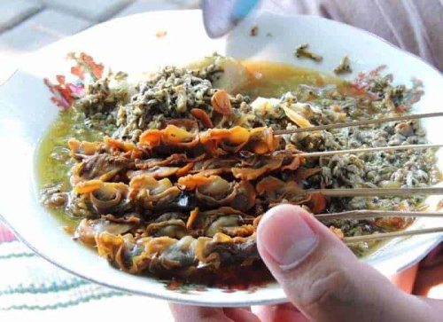 1. Lontong Kupang Kraton, 2. Rawon Sate Komoh, 3. Botok Tempe, 4. Nasi Punel Bangil, 5. Soto Pasuruan, 6. Lontong Balap, 7. Klepon Gempol, 8. Bipang Jangkar, 9. Cenil, 10. Ikan Lempuk, Inilah 10 Ragam Makanan Khas Pasuruan yang Mesti Dicoba