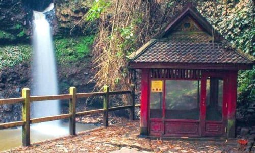 Spot Menarik dan Fakta Menarik di Curug Dago, Harga Tiket dan Jam Operasional, Fasilitas di Curug Dago, Alamat dan Akses Transportasi, Hotel di Sekitar Curug Dago, Tips Berwisata di Curug Dago, Curug Dago, Air Terjun yang Pernah Dikunjungi Raja Thailand